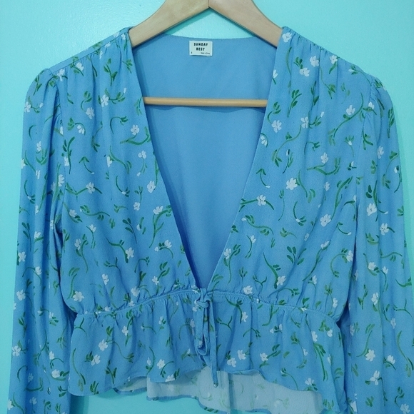 Aritzia Sunday Best Cropped Tie Front Top, Size Small - Picture 3 of 14